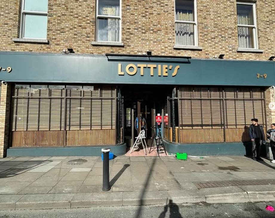 Commercial shop front cleaning